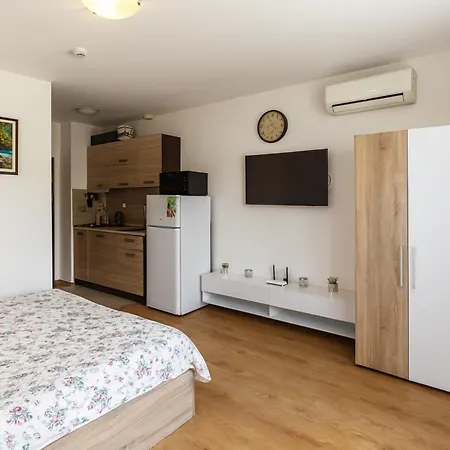 Apolon 8 Relax With Pools *