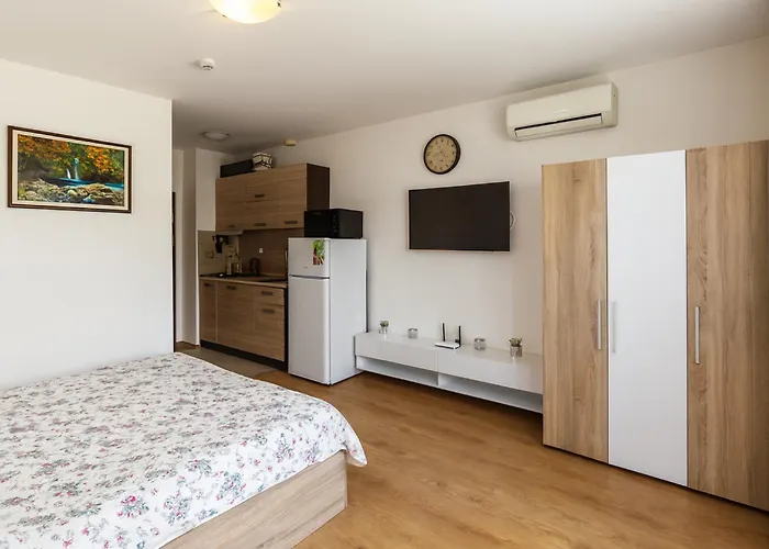 Apolon 8 Relax With Pools *