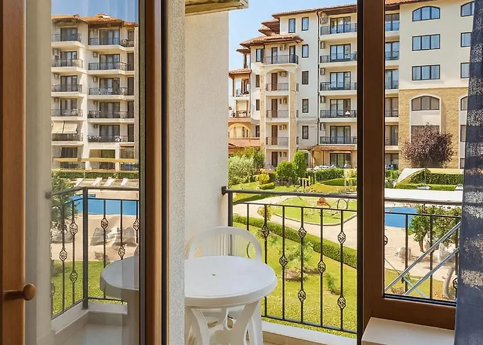 Apolon 8 Relax With Pools Appartement *